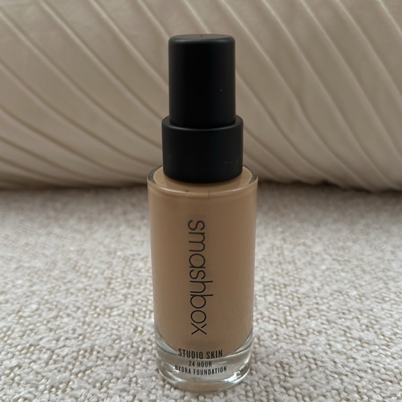 BRAND NEW - smashbox foundation in shade light neutral - Picture 2 of 3